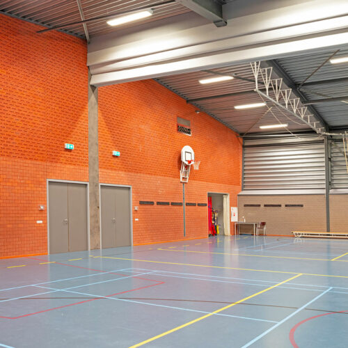 Hall-de-sport-shutterstock_1911994717